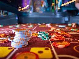 dolantigel live dealer tables displayed on mobile app showing blackjack, roulette, and baccarat with professional dealers